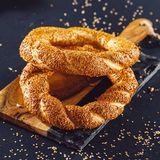 სიმიტი სეზამის მარცვლებით