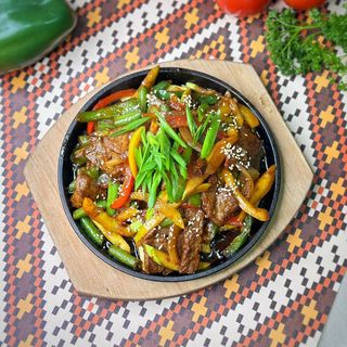 Телятина с овощами на жаровне