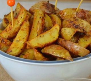 Patatas Bravas Caseras (Ración)