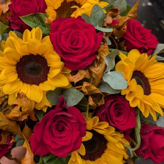 Bouquet di rose rosse e e girasoli M 