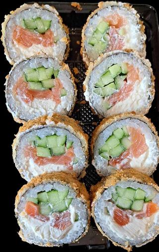 Roll z łososiem 8 szt
