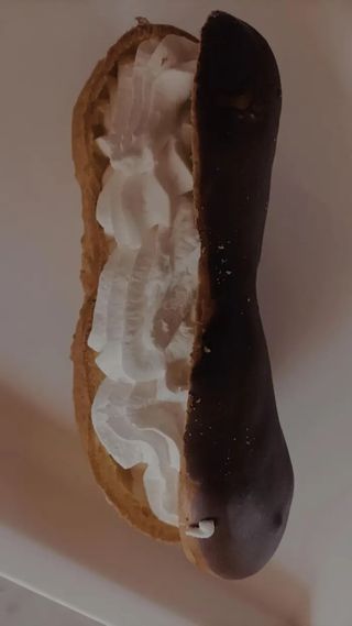 Petit Choux Alargado Relleno de Nata  