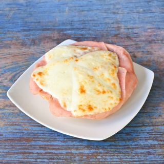 Tostada Entera Mollete Jamon York Y Queso Gratinado
