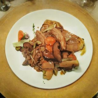 Pato Con Bambú Y Setas Chinas