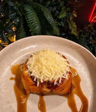 Golfeado con queso llanero rallado