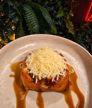 Golfeado con queso llanero rallado