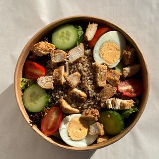 Салата с пиле