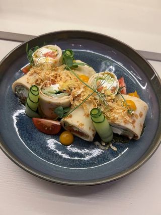 Млинці-рол з фореллю та крем-сиром