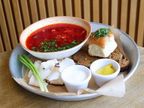 Український борщ з пампушками та салом (400/220g)