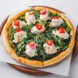 Пицца с сыром страчателла