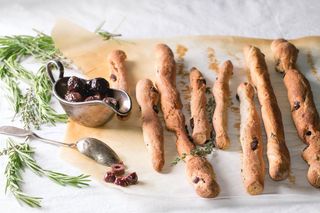 Grisini sa maslinama