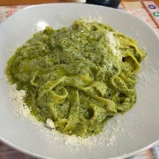Espaguettis al pesto genovés