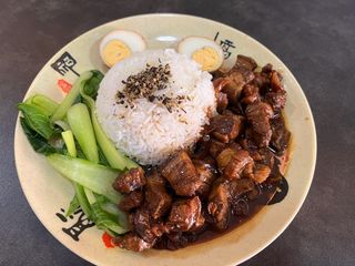 Gaifan Con Estofado De Panceta Y Verduras Chinas 