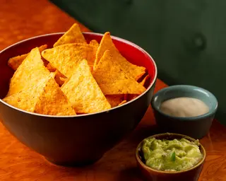 Chips de Milho com 2 Molhos
