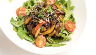 Салат с телятиной в соусе Терияки