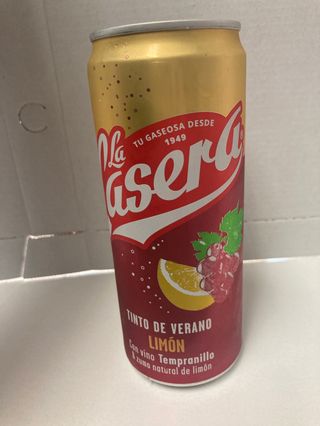 Casera tinto de verano de limón 