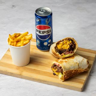 Beef tortilja + pomfrit + pepsi 0.33