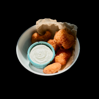 Курячі нагетси з часниковим соусом соусом