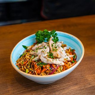 Yakisoba de pollo