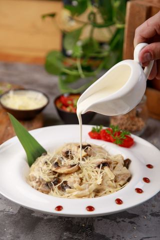 Паста с курицей и грибами (300 гр.)