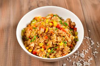 Жареный рис с овощами (300г)