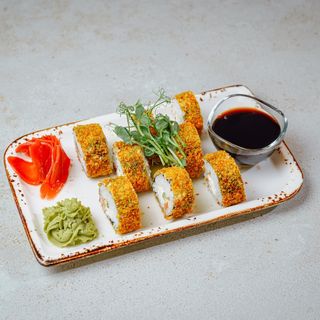 Жареный рол с лососем