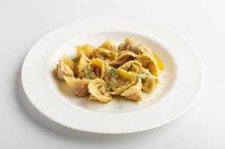 Tortellini Ripieni Di Ragú Alla Bolognese
