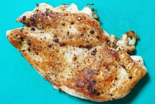 Pulpă de pasăre dezosată la grătar, risotto cu legume, salată de varză