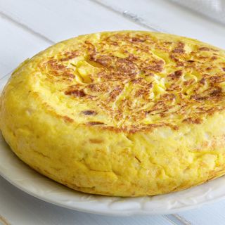 Tapa De Tortilla De Patatas Con Jamón Pincho