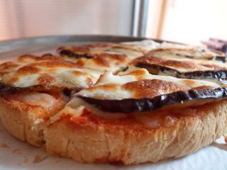 Bruschetta De Berenjena Y Queso De Oveja