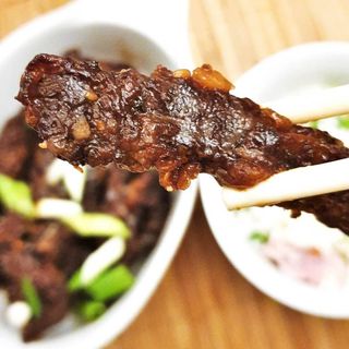 Sizzling Beef Served With Rice Or Noodles