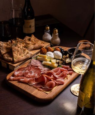 Gran tagliere x2 servito con focaccia al rosmarino
