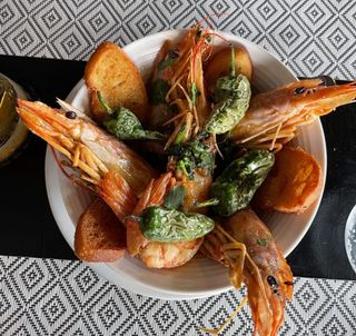 Camarão Salteado com Lima & Pimentos Padrón