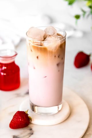 Iced latté Strawberry Cream Latte