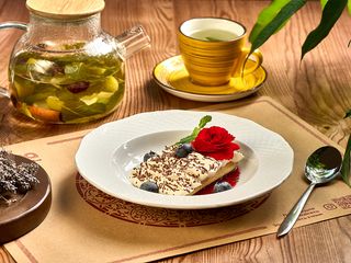 Гранатовий тирамісу з шоколадом та лохиною (100g)