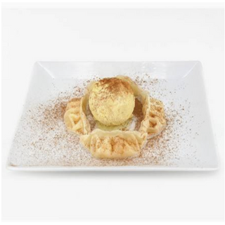 Gyozas de manzana con helado de vainilla y canela