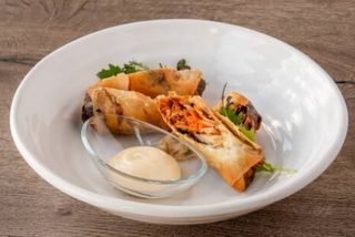 Sajgonki z szarpaną wieprzowiną