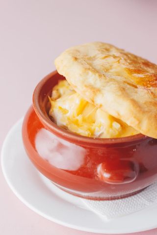 Курица в горшочке со сливками 