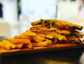 Քլաբ սենդվիչ ֆրիով