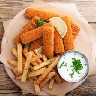 Palitos De Pescado Con Patatas Fritas