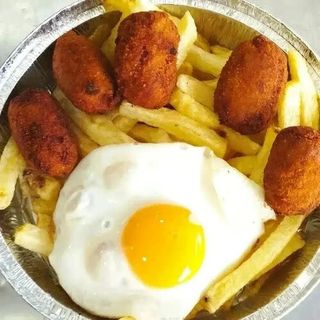 Combinado Patatas, Huevo y Croquetas