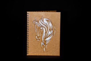 Agenda A5 din lemn cu cal