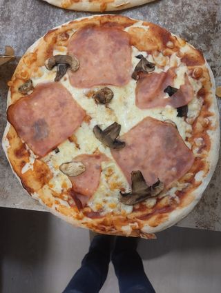 1. Pizza La De Siempre 