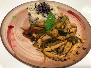 Pui asiatic cu orez salbatic