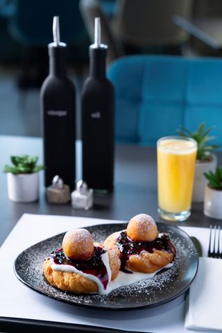 Papanași cu dulceață de afine