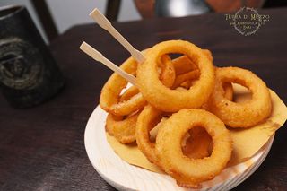Anelli di cipolla alla birra