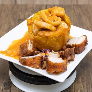 MOFONGO DE MARISCO CON CHICHARRÓN
