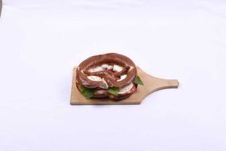 Brezel caprese