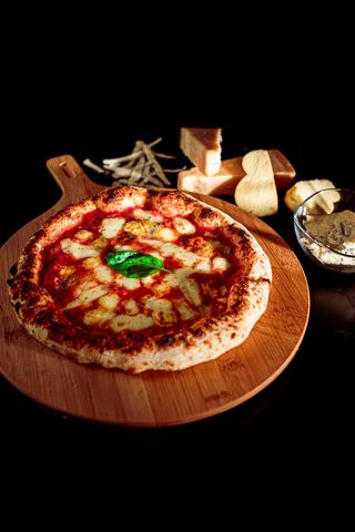 Pizza De Quattro Formaggi (32 Cm.)