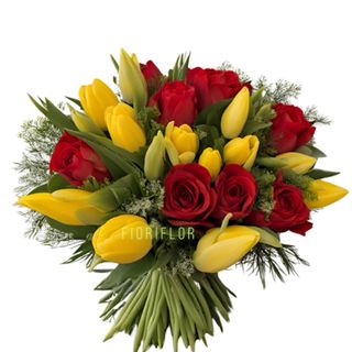 Tulipani con rose rosse